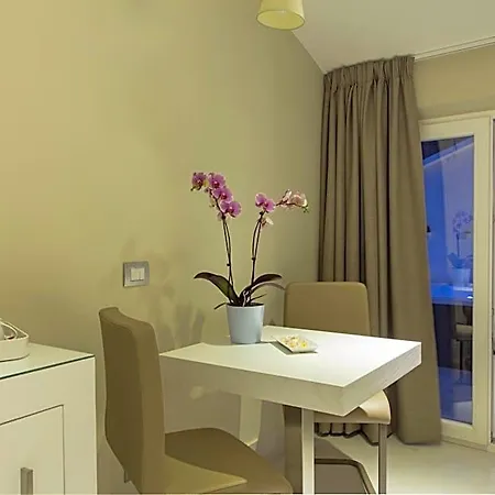 Aparthotel Magi House Relais 4*