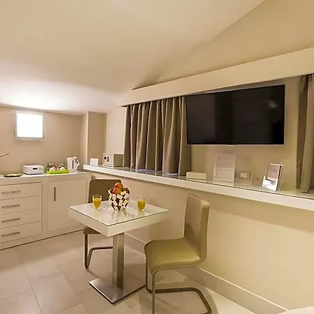 Aparthotel Magi House Relais 4*